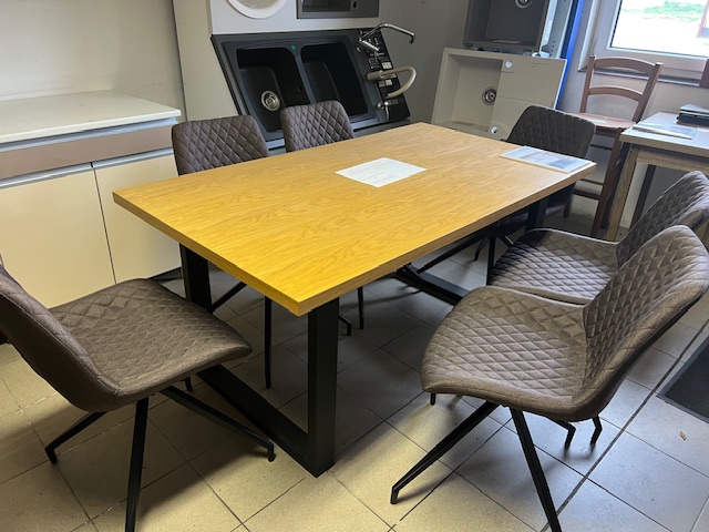 Radusz asztal Twist székkel - 6 személyes étkezőgarnitúra